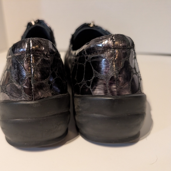 HELLE Black-Gray  Croc-Embossed Slip-On Shoes Sz. 38 EU / 7-8 US - Picture 6 of 14